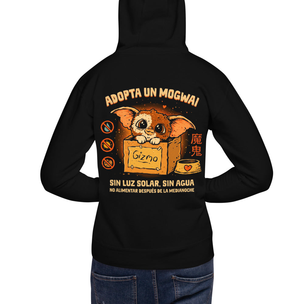 Hoodie Gremlins Gizmo Adopta Un Mogwai - Modelo masculino espalda