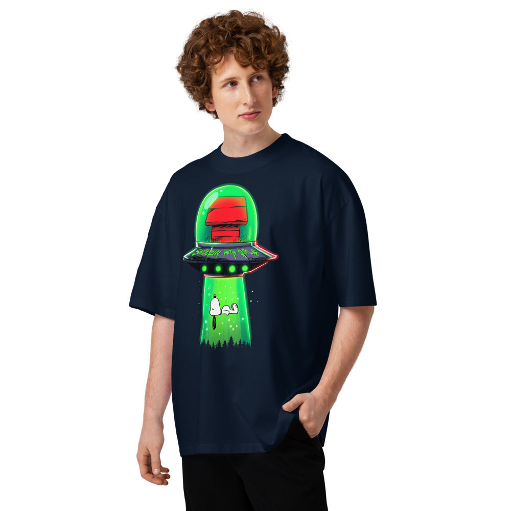 Oversize Snoopy UFO Snoozin With Style - Modelo masculino