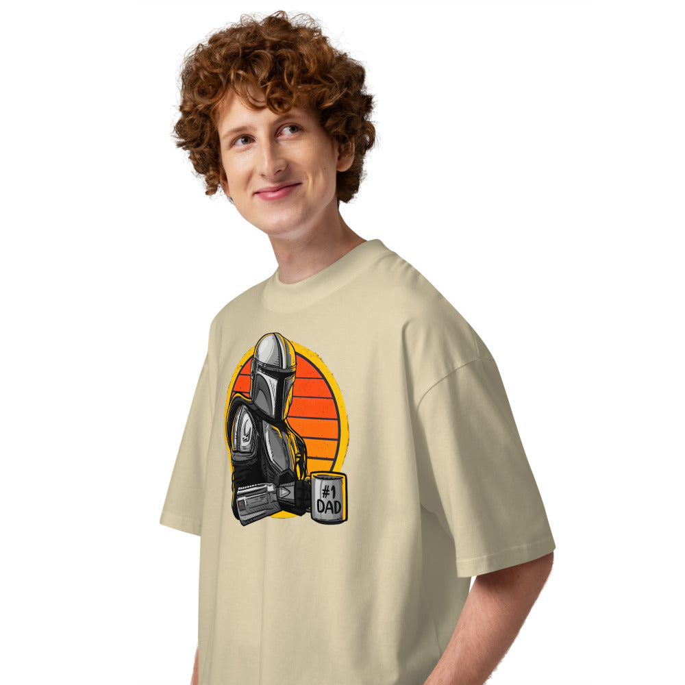 Oversize #1 Dad Mandalorian - Modelo masculino lateral