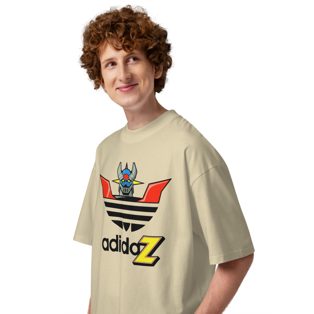 Oversize Adidas Mazinger Z Parody - Modelo masculino lateral