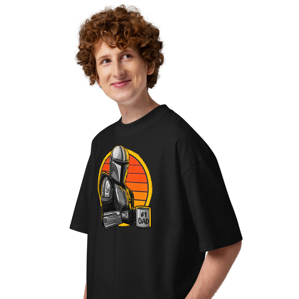 Oversize #1 Dad Mandalorian - Modelo masculino lateral