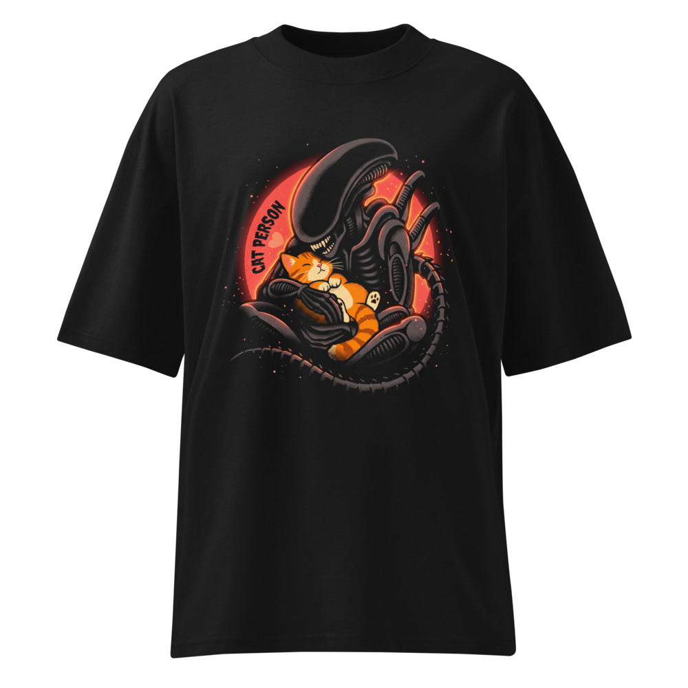 Oversize Cat Person Xenomorph Hugging Orange Kitten - Frente fantasma