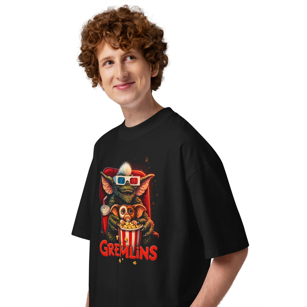 Oversize Gremlins Stripe Gizmo Movie Night - Modelo masculino lateral