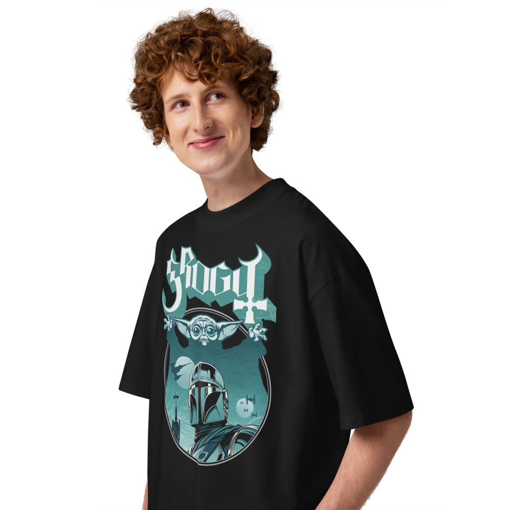 Oversize Grogu Ghost - Modelo masculino lateral