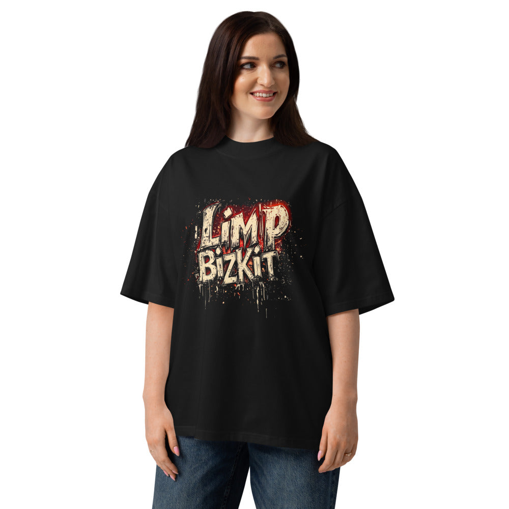 Oversize Limp Bizkit Grunge Drip Red Glow - Modelo femenina