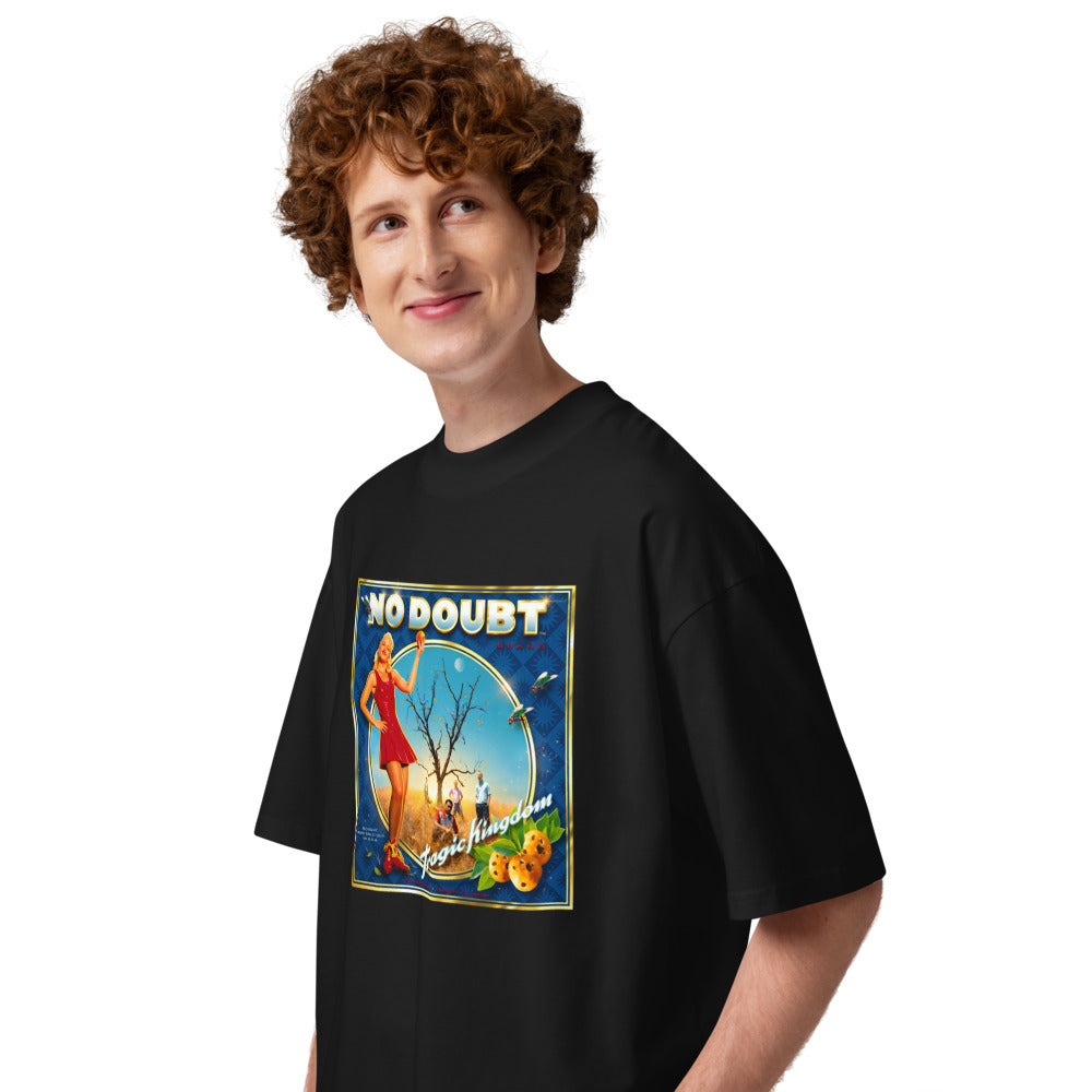 Oversize No Doubt Tragic Kingdom Album Cover - Modelo masculino lateral