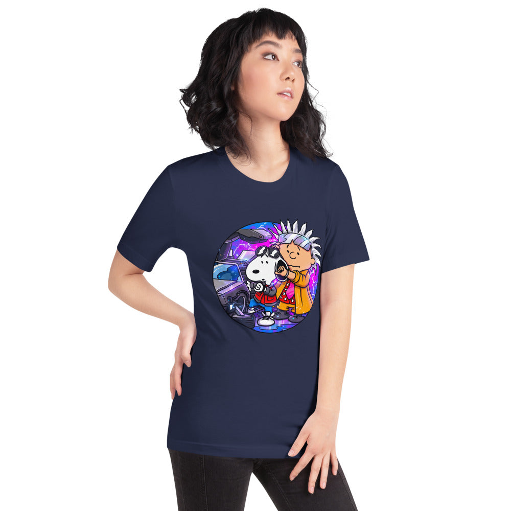 Playera Snoopy Marty Charlie Brown Doc DeLorean - Modelo femenina