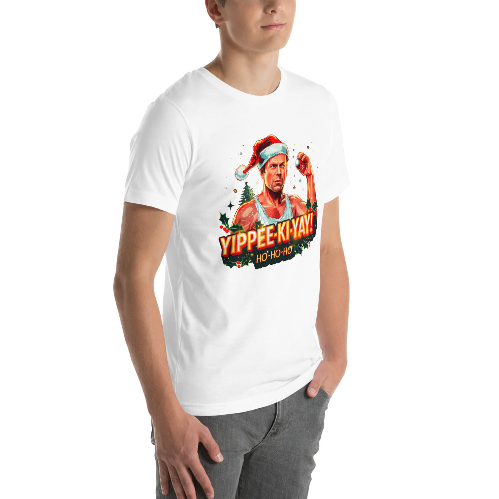 Playera Yippee Ki Yay Ho Ho Ho Santa Hat - Modelo masculino lateral