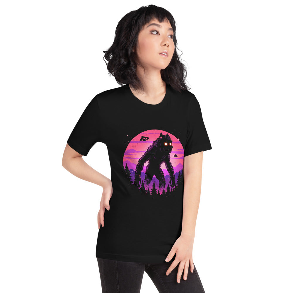 Playera Bigfoot UFO Retro Sunset - Modelo femenina