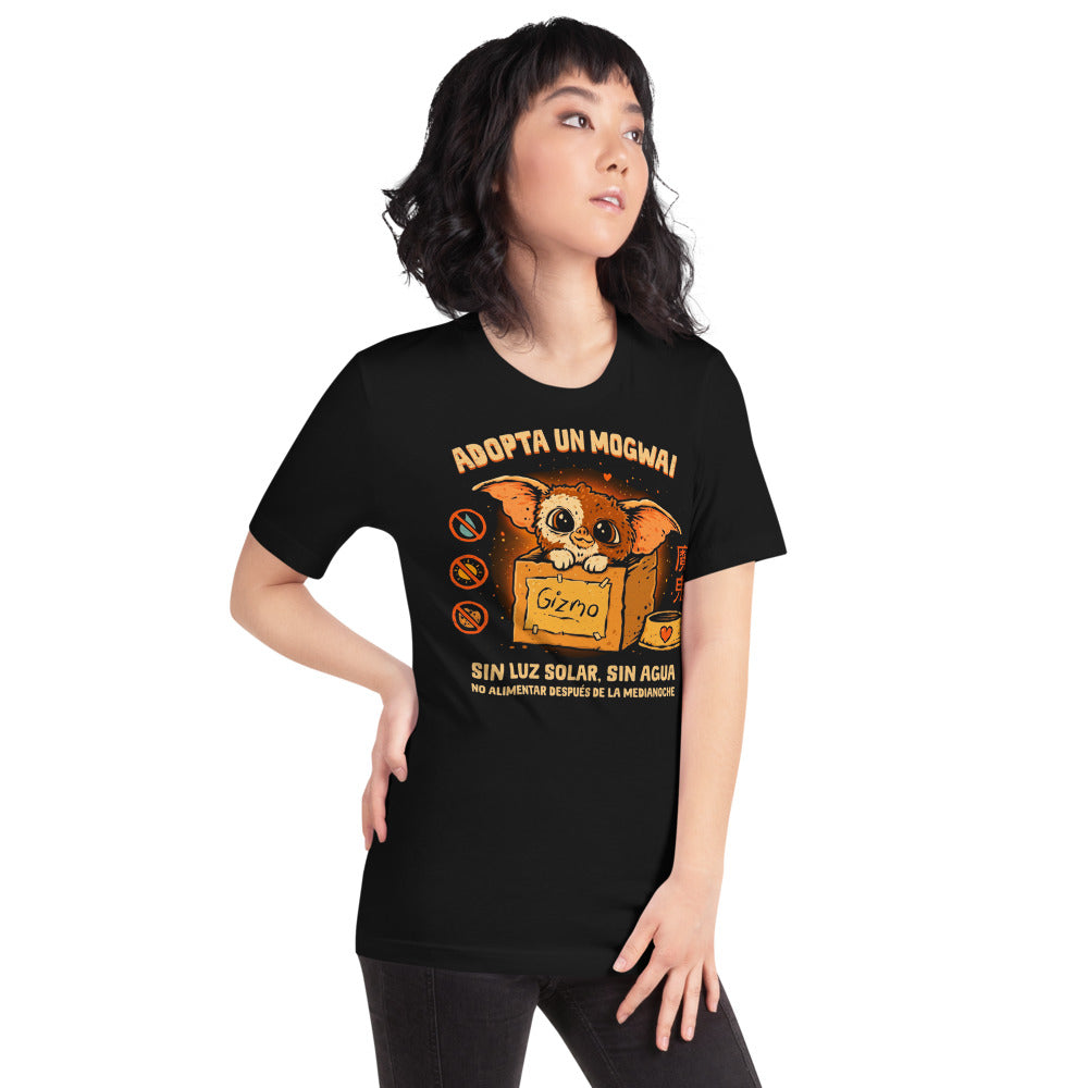Playera Gremlins Gizmo Adopta Un Mogwai - Modelo femenina