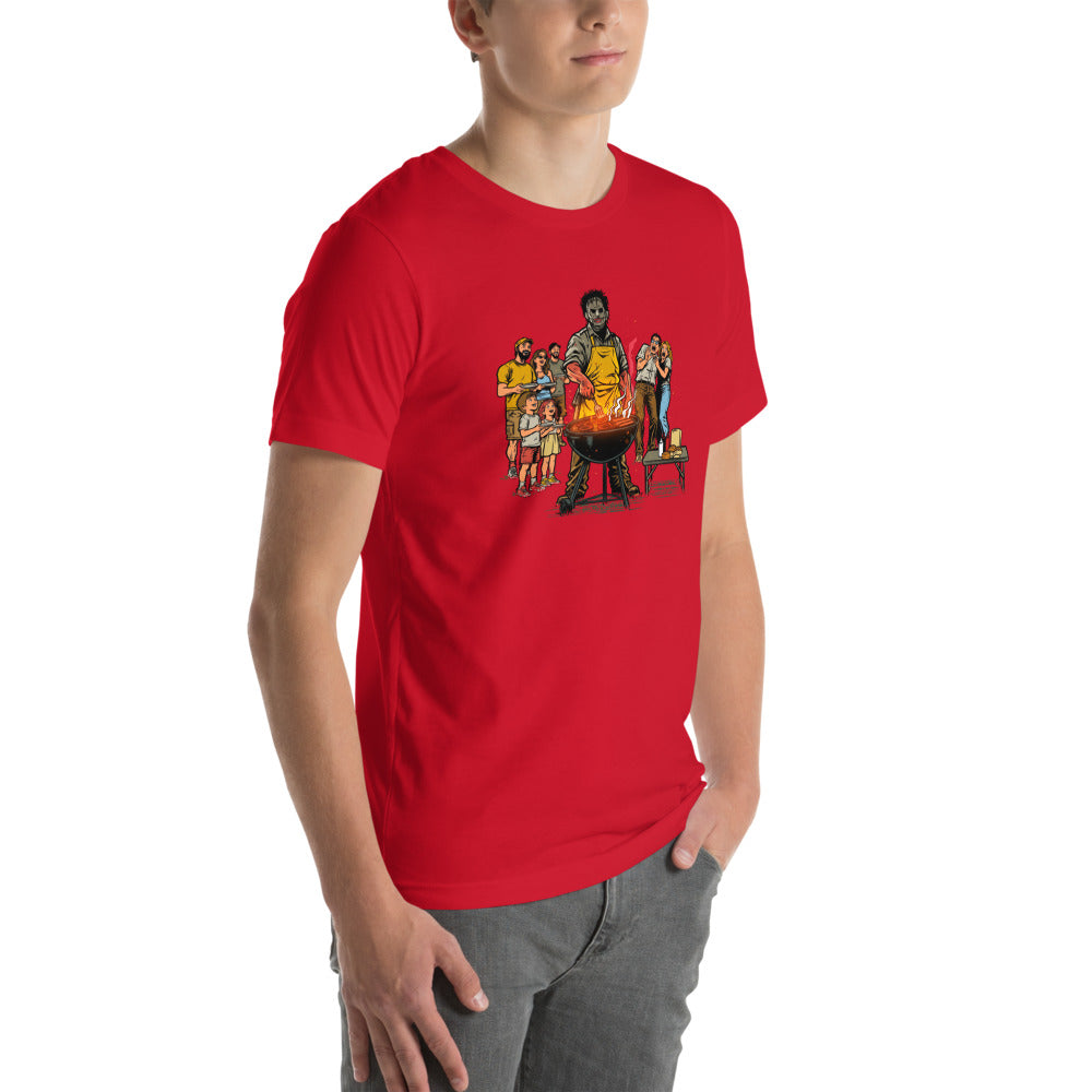 Playera Leatherface Backyard BBQ Terrified Guests - Modelo masculino lateral