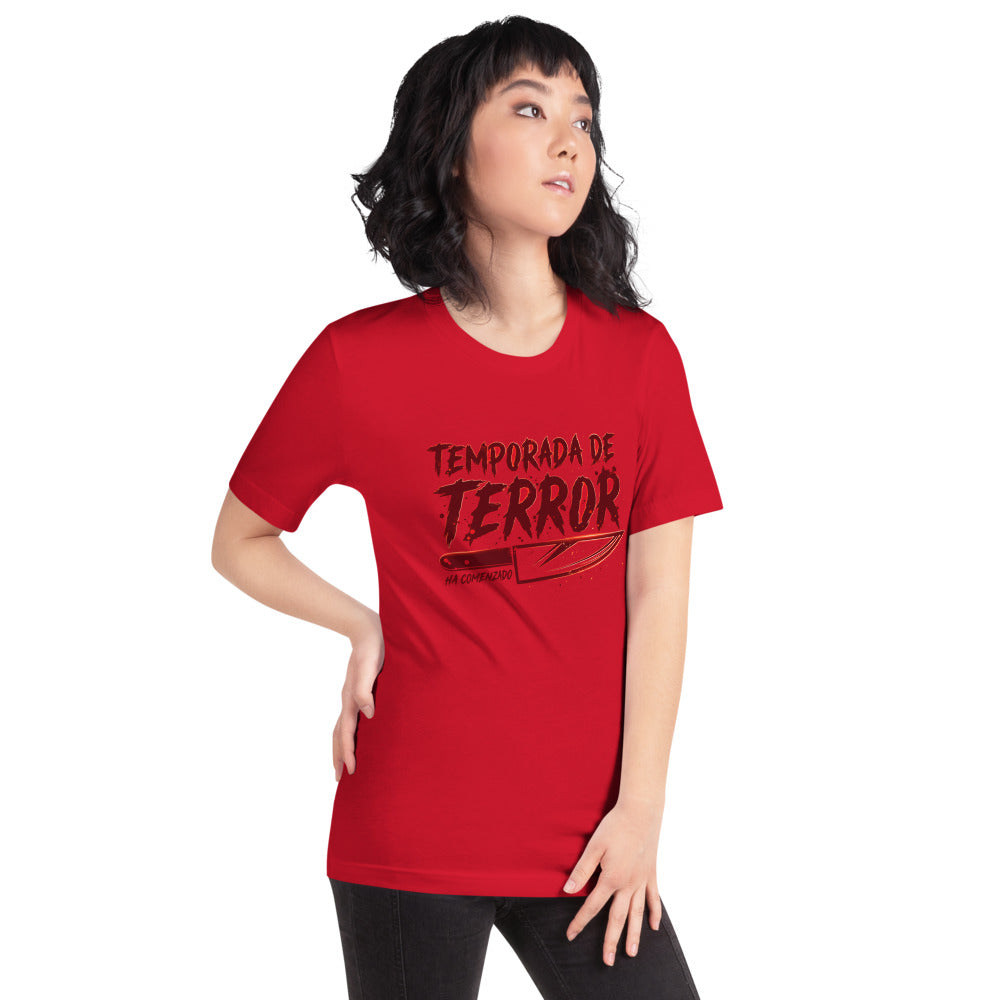 Playera Temporada De Terror Ha Comenzado - Modelo femenina