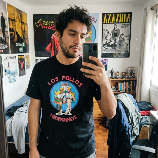Cliente SuperStar con playera Los Pollos Hermanos