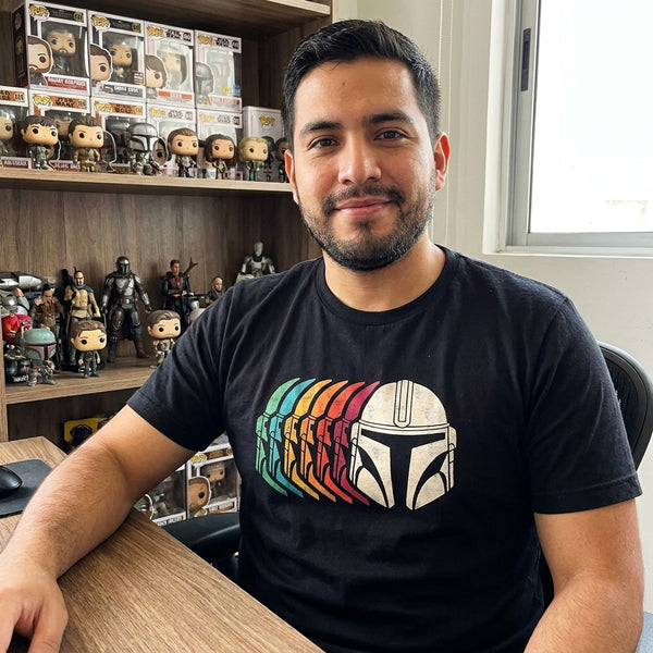 Cliente SuperStar con playera Mandalorian Retro