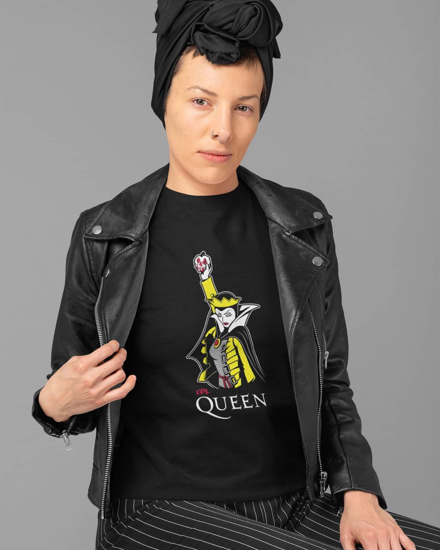 Playera de la Bruja de blancanieves y Queen, nuestras opciones de playeras son Unisex, son cómodas, impresas con última tecnología, tenemos dos opciones de tela, varias opciones de envío.
