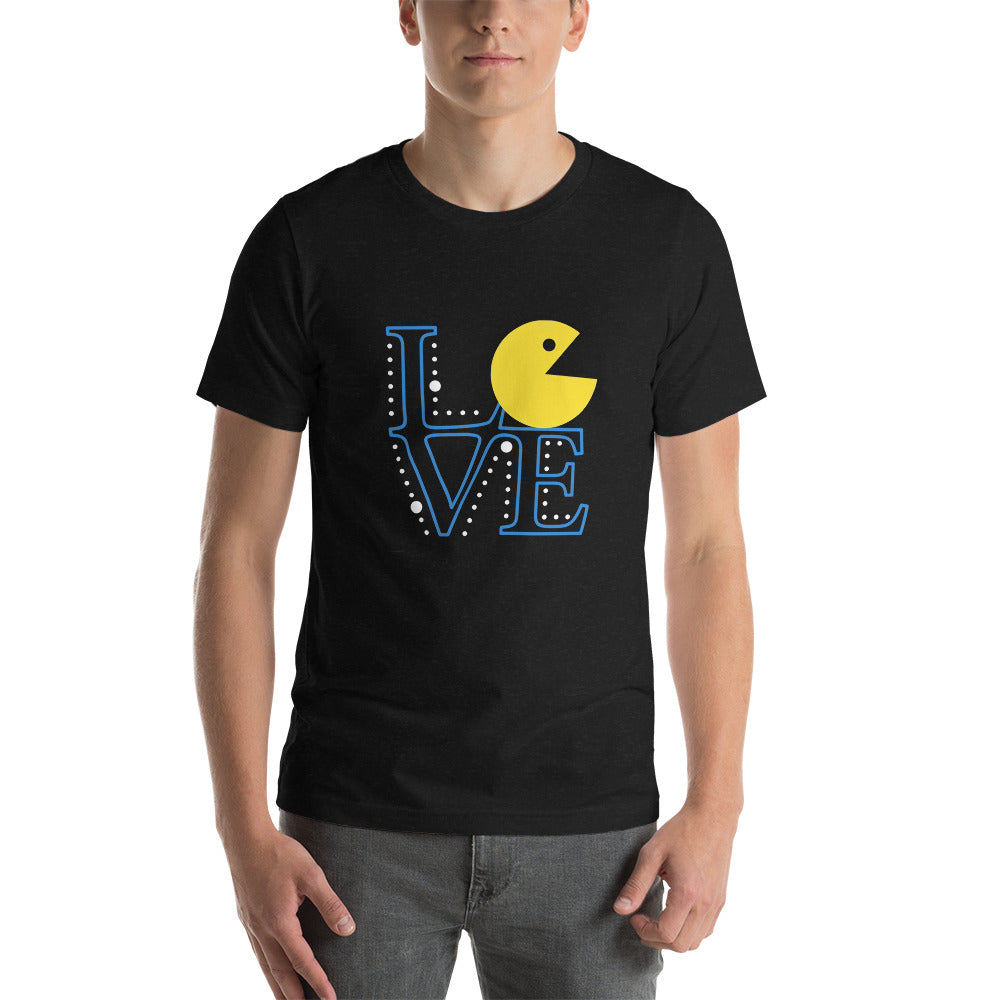 Pac-Man Love, Es un producto de ropa que es ideal para los fanáticos de Pac-Man que deseen mostrar su amor de manera divertida y original.