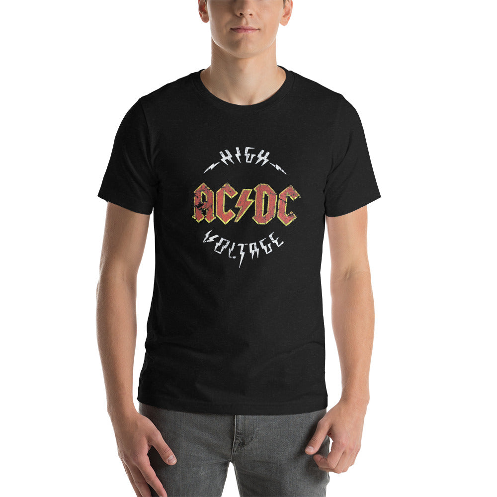 Si eres un fanático del rock clásico, no puedes perderte la oportunidad de tener la playera de AC/DC High Voltage.