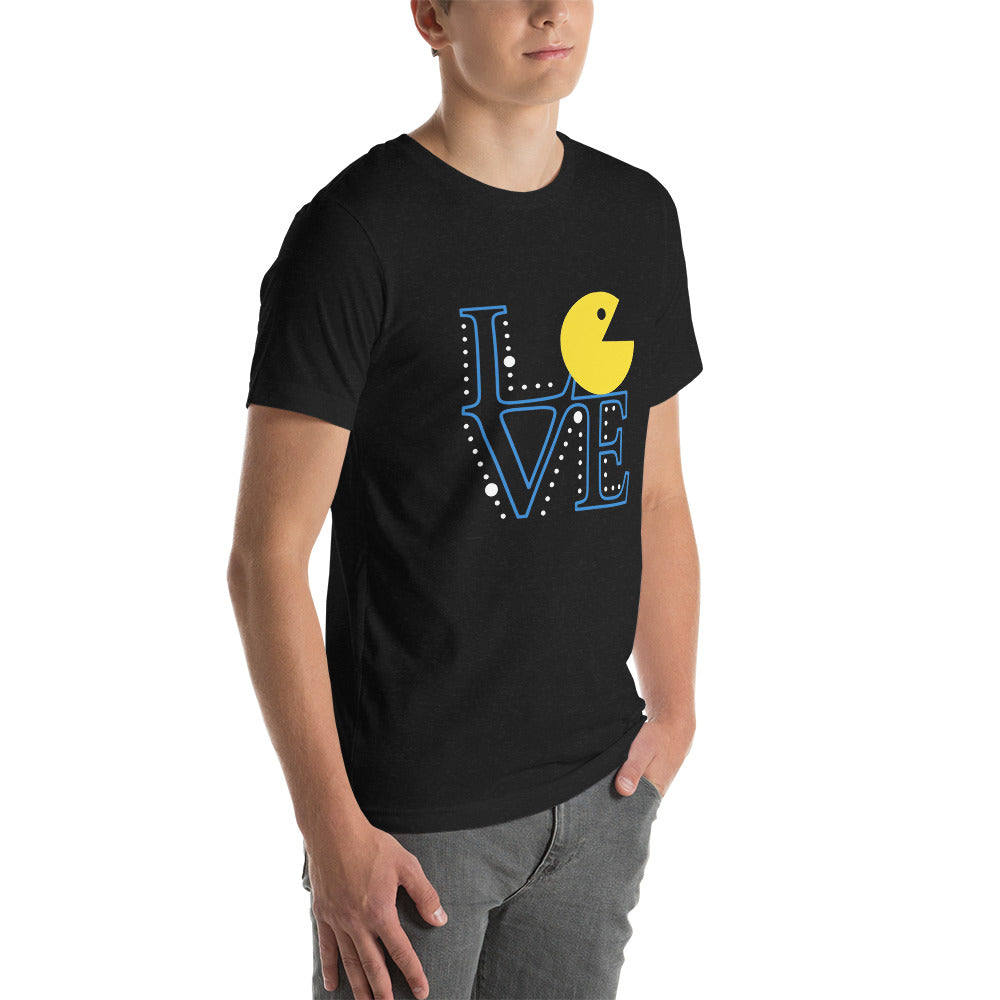 Pac-Man Love, Es un producto de ropa que es ideal para los fanáticos de Pac-Man que deseen mostrar su amor de manera divertida y original.
