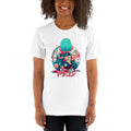 ¡Muestra tu amor por la familia más querida de Dragon Ball con nuestra playera de Bulma y Trunks! Con Bulma cargando a Trunks de bebé.